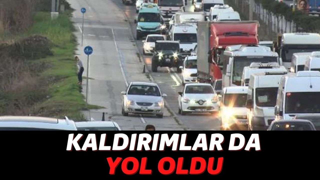 Sonunda İstanbul Trafiği Kaldırımlara Taştı! Sürücüler Kaldırımı 3. Şerit Yaptılar